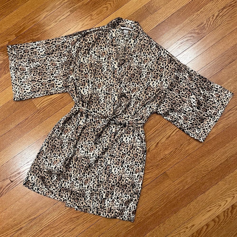 Victoria's Secret Women's Satin Silky Robe Leopard Print w/ Belt Size: S/M